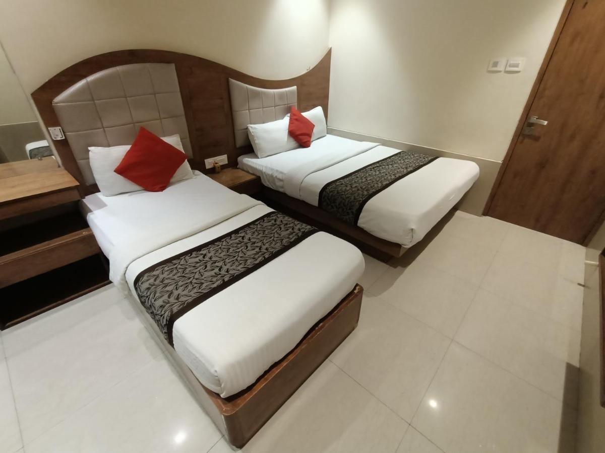 Fabhotel Regal Inn مومباي المظهر الخارجي الصورة