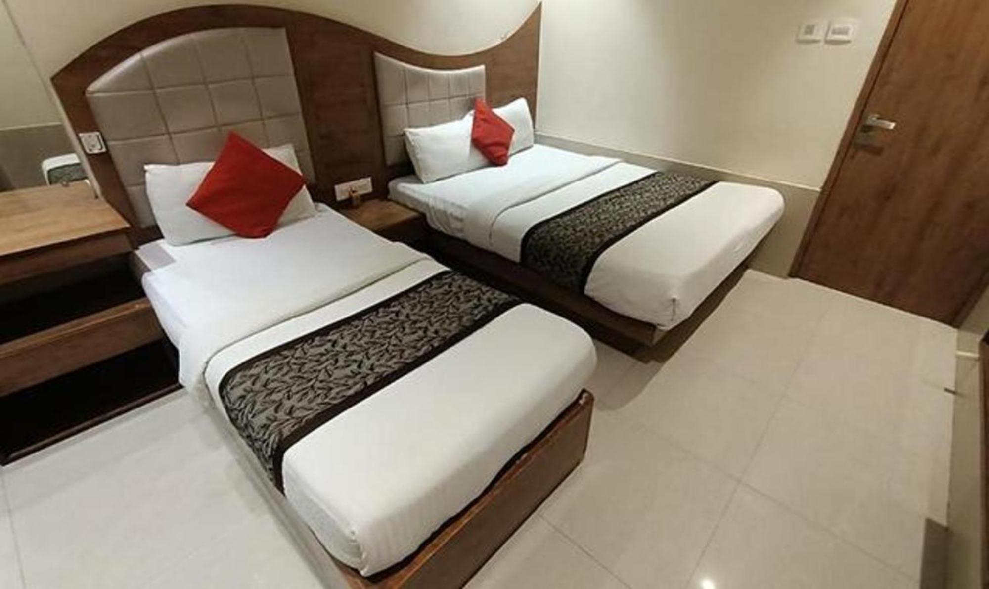 Fabhotel Regal Inn مومباي المظهر الخارجي الصورة