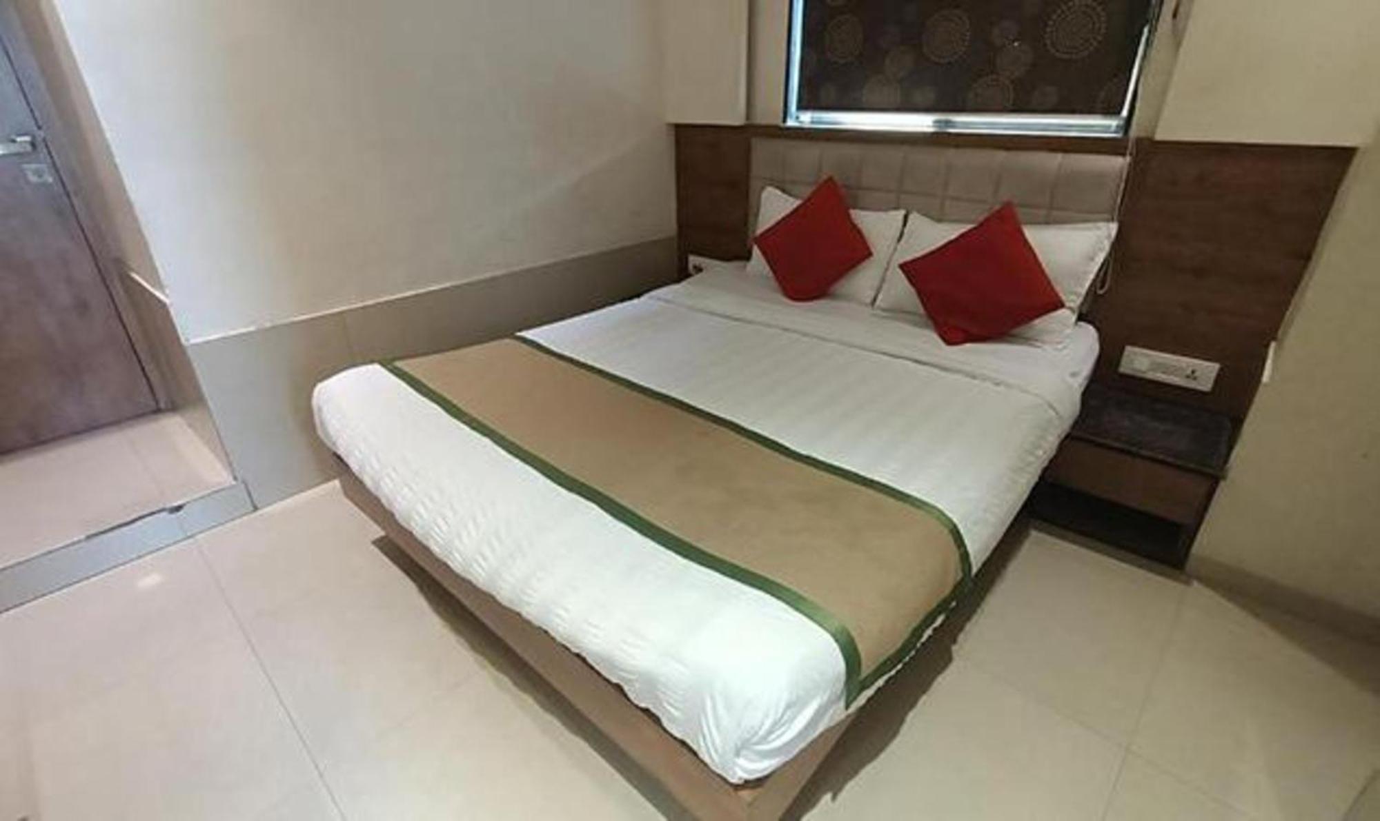 Fabhotel Regal Inn مومباي المظهر الخارجي الصورة