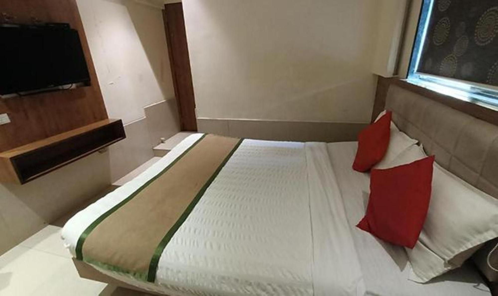 Fabhotel Regal Inn مومباي المظهر الخارجي الصورة