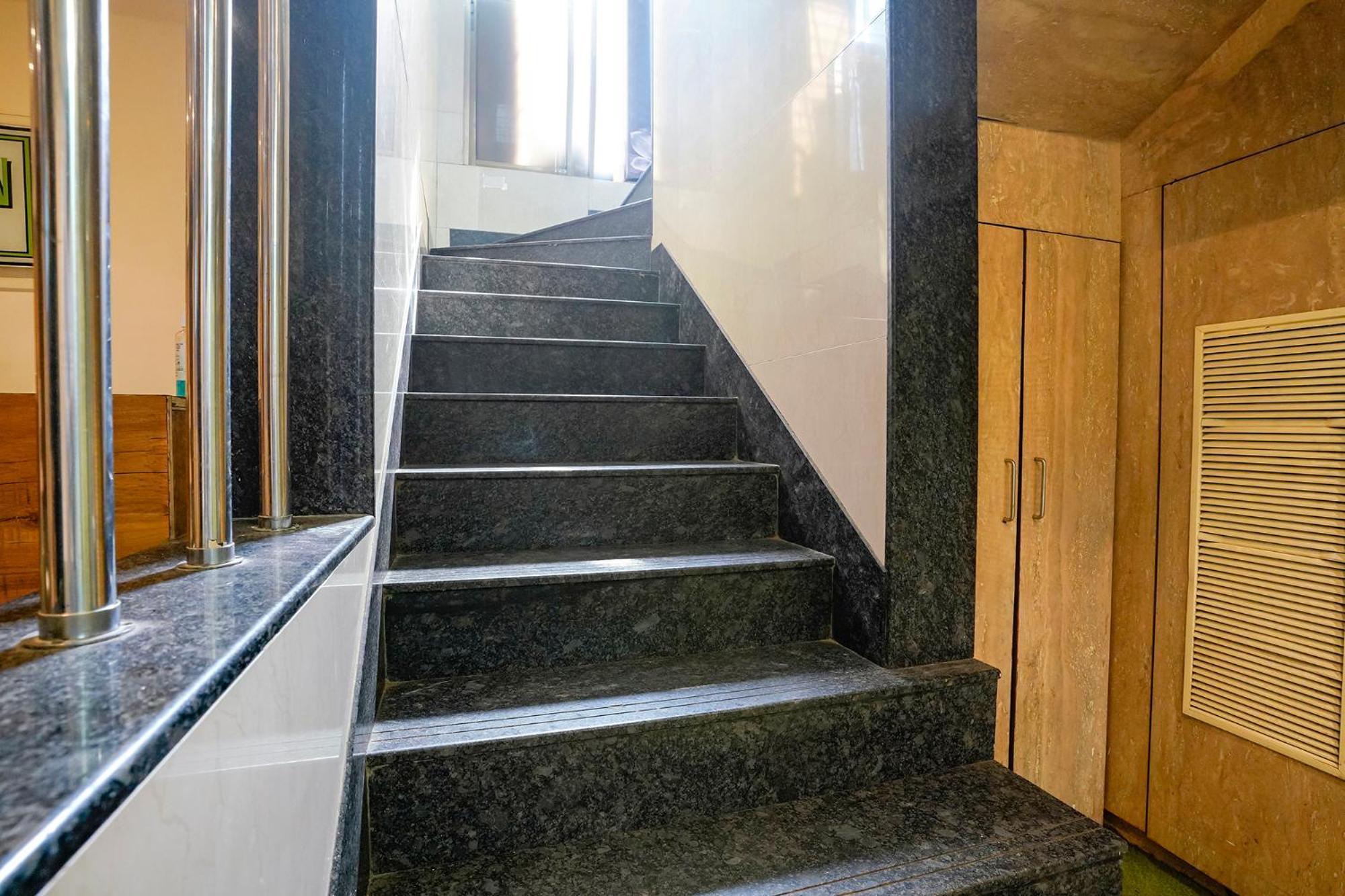 Fabhotel Regal Inn مومباي المظهر الخارجي الصورة